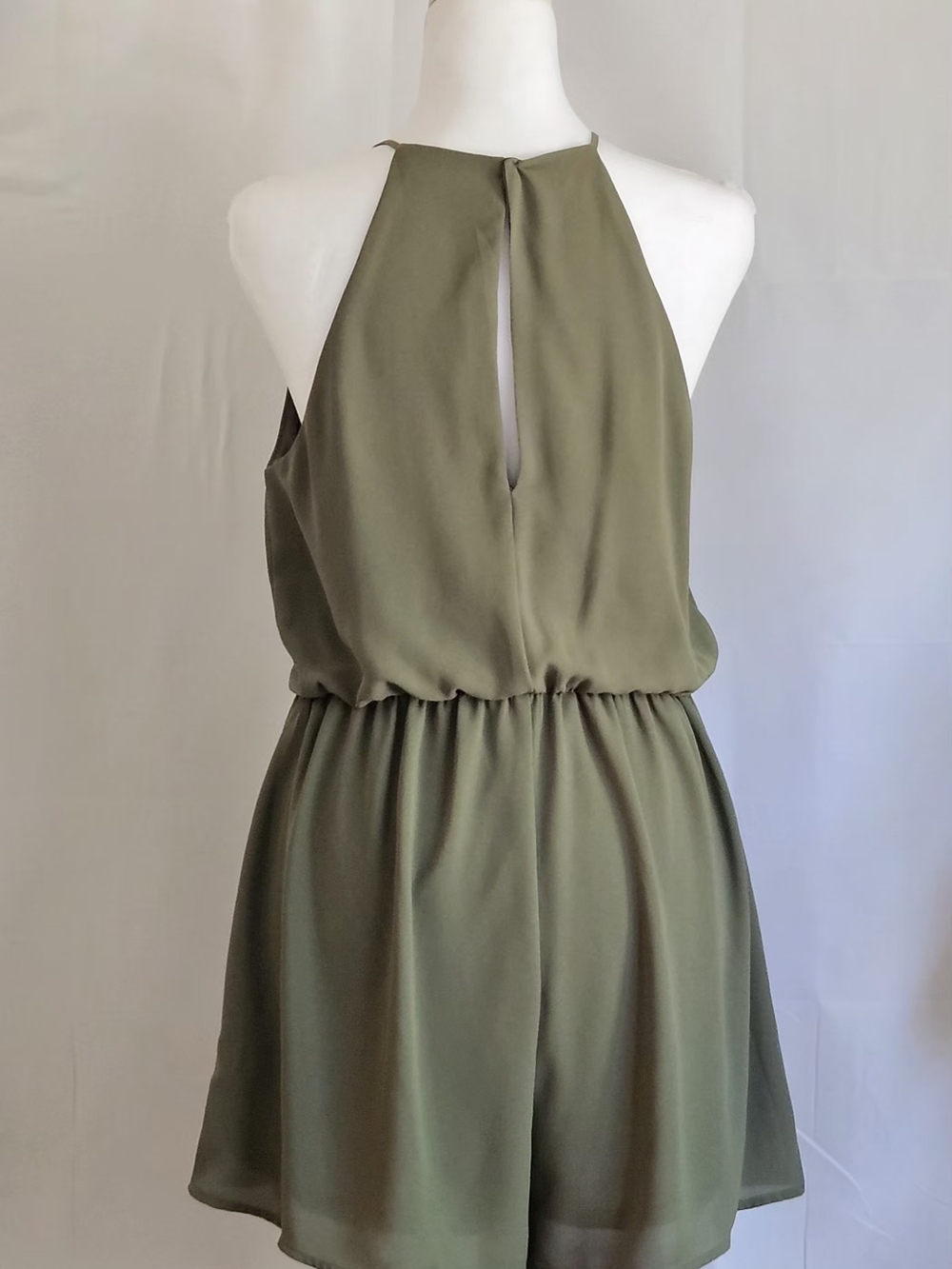 LUSH Olive Green Halter Romper Size S Mock Wrap Keyhole Pleated Jumpsuit - Picture 6 of 14